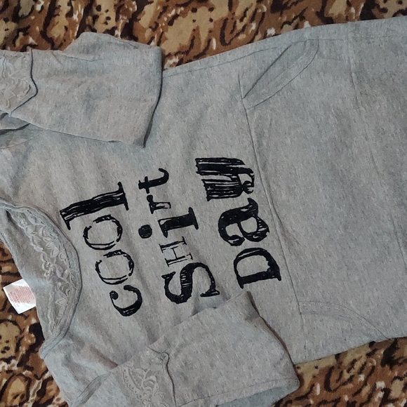 SALE‼️ BUNDLE Hat and Lace Trim Sweatshirt - Picture 4 of 6